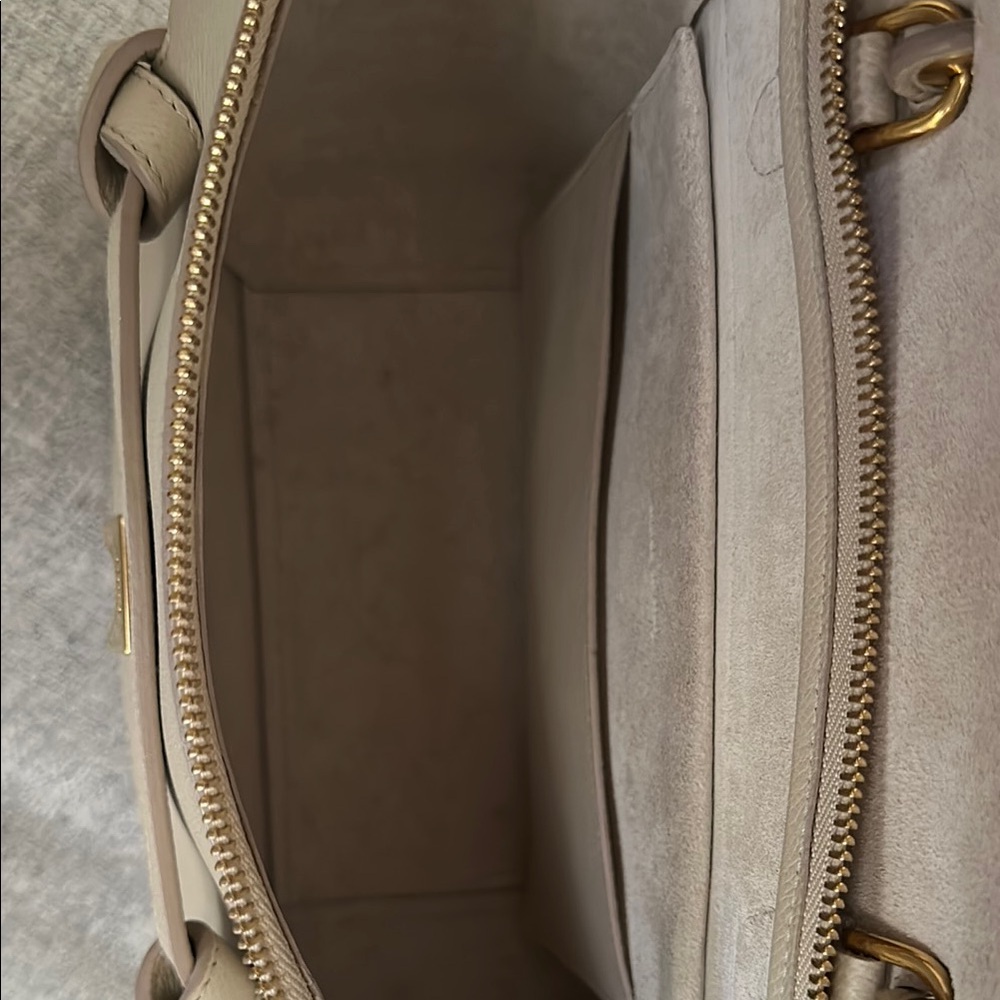 Celine Handbag - Picture 4 of 9